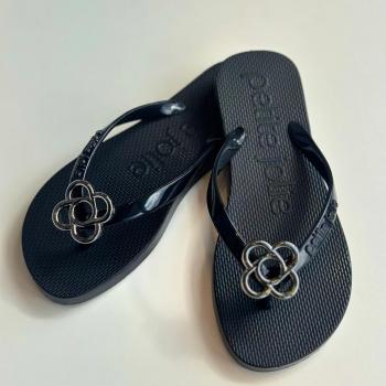 Chinelo Petite Jolie Feminino PJ6979 Preto/Prata 50044