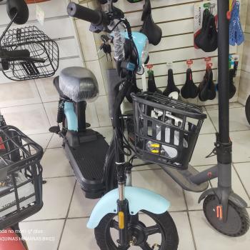 BICI ELETRICA ARO 14 C/CESTO 500W 48V PRETO / AZUL GTS