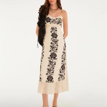 VESTIDO MIDI FLORAL DELICADO - M