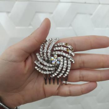 PRESILHA DE GRAMPO - PRATA COM STRASS