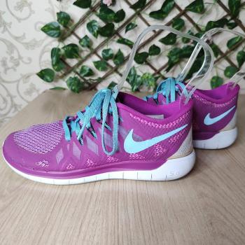 TENIS ROXO COM CADARÇO  AZUL - NIKE