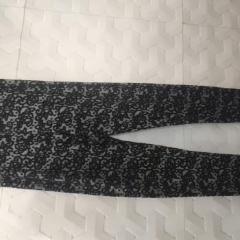 CALÇA FEMININA DE RENDA PRETA P/M - AIDI