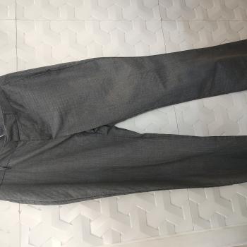 CALÇA SOCIAL FEM RISCA DE GIZ CINZA TAM 40 - MARISA