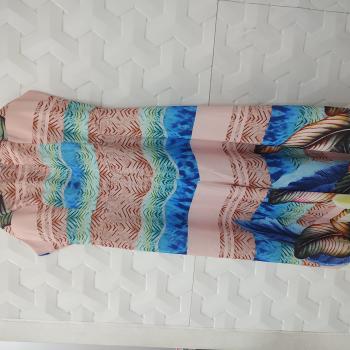 MACACÃO FEM ROSE E AZUL COM FLORES NA BARRA TAM M - VIVI FASHION