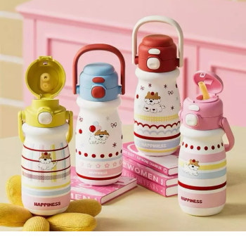 Garrafa Térmica Infantil 520ml Inox com Canudo e Alça – Estampas Divertidas, Ideal para Escola, Passeios e Volta às Aulas *