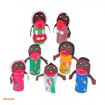 FANTOCHES FAMILIA NEGRA FELTRO 7 PERSONAGENS EMB PLAST