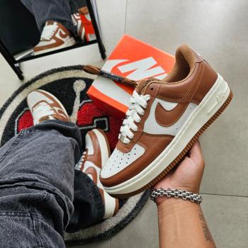 NIKE AIR FORCE 1 BRANC/CAFÉ