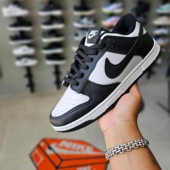 SB DUNK LOW PANDA