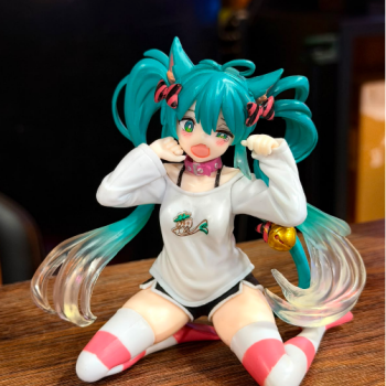BONECO HATSUNE MIKU SENTADA  CAT VERSION