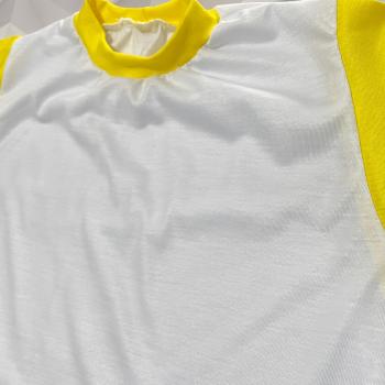 CAMISA MALHA PP INFANTIL BRANCA COM MANGA E GOLA  AMARELA