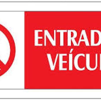 PLACA ENTRADA DE VEICULOS - PQ - VERMELHA - PL EM PS - 20 X 7CM - 1UN