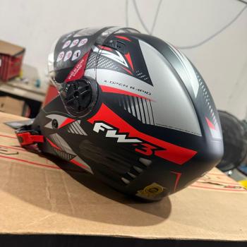 FW3 - CAP X OPEN UP RAPID PRETO C/VERMELHO N58 (C/ OCULOS INTERNO)
