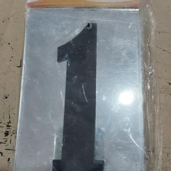 NUMERO (1) NO VIDRO RECIDENCIAL
