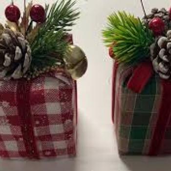 Pendente Caixa de Presente  8x8x12cm