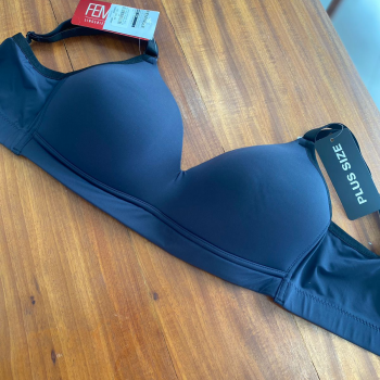 SUTIA FEMINIZE PLUS SIZE BOJO TRIÂNGULO COM  ESPUMA NA BASE SEM ARO