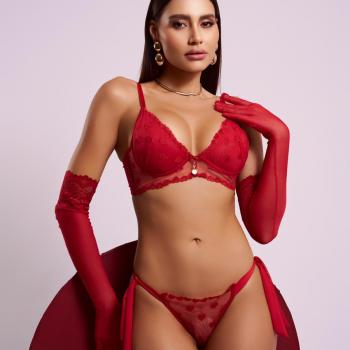 CONJUNTO BORDADO CORAÇÕES COM LATERAIS EM AMARRAÇÃO