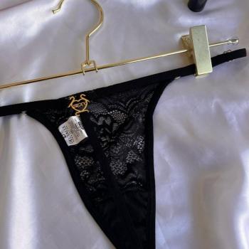 CALCINHA FIO SENSUAL COM PLAQUINHA BANHADO A OURO 18K