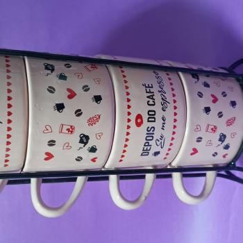 Kit Xícara Empilhável 200ml Rosa Decorada Grãos de Café e Frases (Faixa)