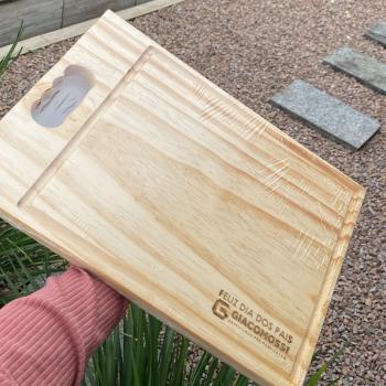 TABUA DE CORTE 30X40 C/ PEGADOR - PINUS    