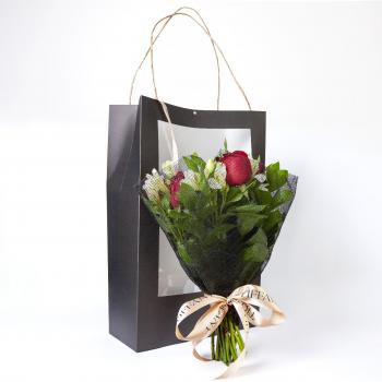 BUQUÊ DE ROSAS VERMELHAS MÉDIO EM SACOLA ESPECIAL
