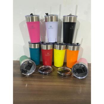 COPO TÉRMICO STANLEY COM CANUDO E ABRIDOR EMBUTIDO 600ML RÉPLICA