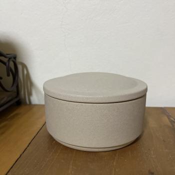 POTE DECORATIVO EM CERAMICA COM TAMPA