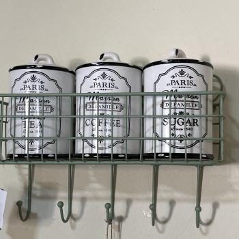 CESTA COM GANCHOS DE PAREDE VERDE PISTACHE