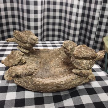 PEÇA DECORATIVA COM PÁSSAROS EM RESINA CINZA