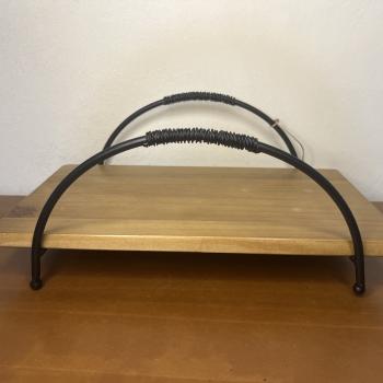 SUPORTE MEIA LUA METAL  COM MADEIRA PRETO COM BASE 35x20x14