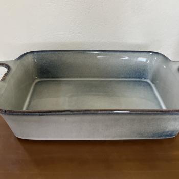 TRAVESSA RETANGULAR CERAMICA  COM ALÇA AREIA 44X24X9CM