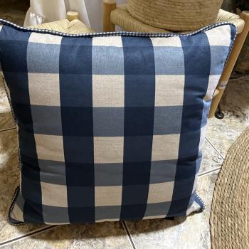 ALMOFADA LINHO ESTAMPADA XADREZ G AZUL C/CORDÃO 52X52