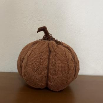 ABOBORA DECORATIVA TECIDO MARROM 18CM