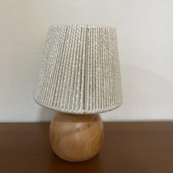 LUMINÁRIA DECORATIVA MADEIRA COM FIBRA 16x16x23