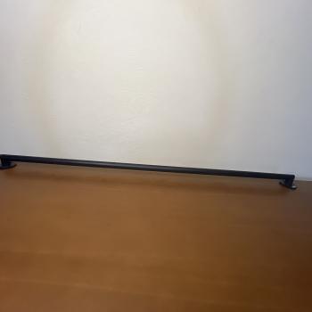 SUPORTE COM GANCHOS PRETO 61,5x3x7