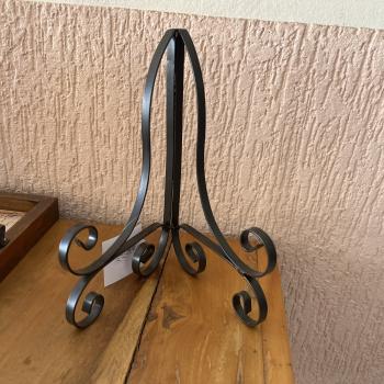 SUPORTE PARA LIVROS/PRATOS MARROM