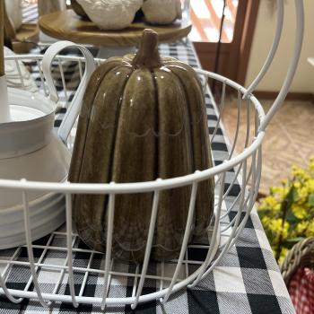 ABOBORA DECORATIVA EM CERAMICA ESMALTADA MARROM