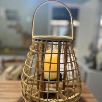 LANTERNA DECORATIVA EM RATTAN NATURAL  28x28x46
