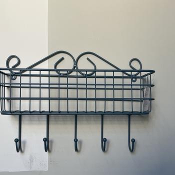 CESTA COM GANCHOS DE PAREDE AZUL