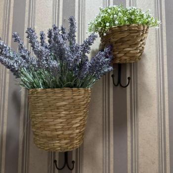 CESTA G DE PAREDE COM GANCHOS MARROM 18x19x32