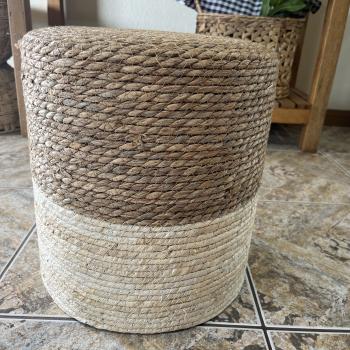 PUFF DECORATIVO DE PALHA NATURAL
