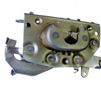 FECHADURA  DA PORTA DIREITA-  F1000 72 A 93 COMPOSICAO: METAL