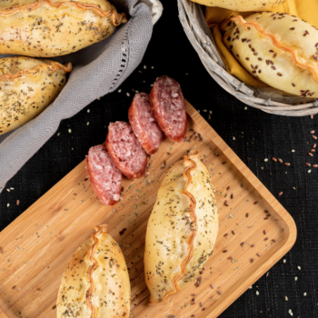 Argentina Empanada Linguiça Blumenau - Para Assar  (5 un)