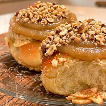 Cinnamon Rolls Maçã com Creme e Castanhas - Pronto p/ Consumo (1 un)