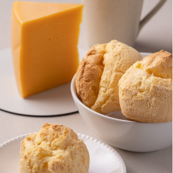Pão de Queijo Bola Massa balde 70g - Para Assar (1kg)