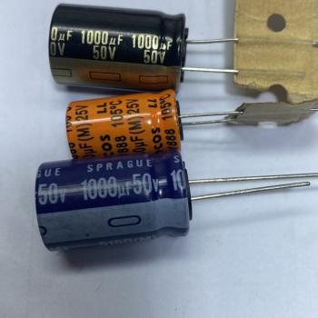 Cap. Eletrolítico 1000uF/50V 105 °C
