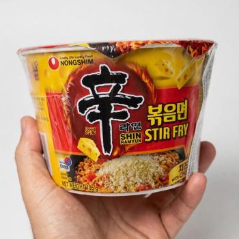 MACARRÃO INST SHIN QUEIJO PICANTE 105G