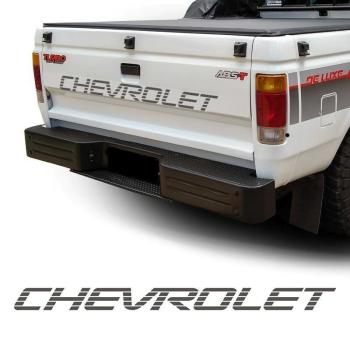 ADESIVO NOME CHEVROLET TRAZEIRO D-20 PAP. TRANSPARENTE COR COR GRAFITE.