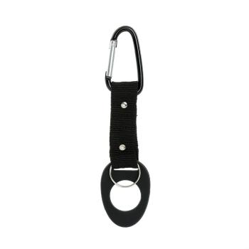 Suporte formado por uma alça de nylon ligada a um anel maleável, próprio para encaixe em bocais de garrafas PET