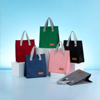 Bolsa Térmica 8L oxford com fechamento em velcro.