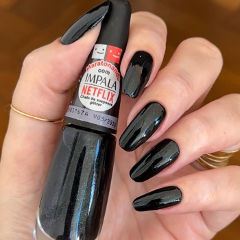 ESMALTE IMPALA MARATONANDO COM NETFLIX CHEIO DE SUSPENSE